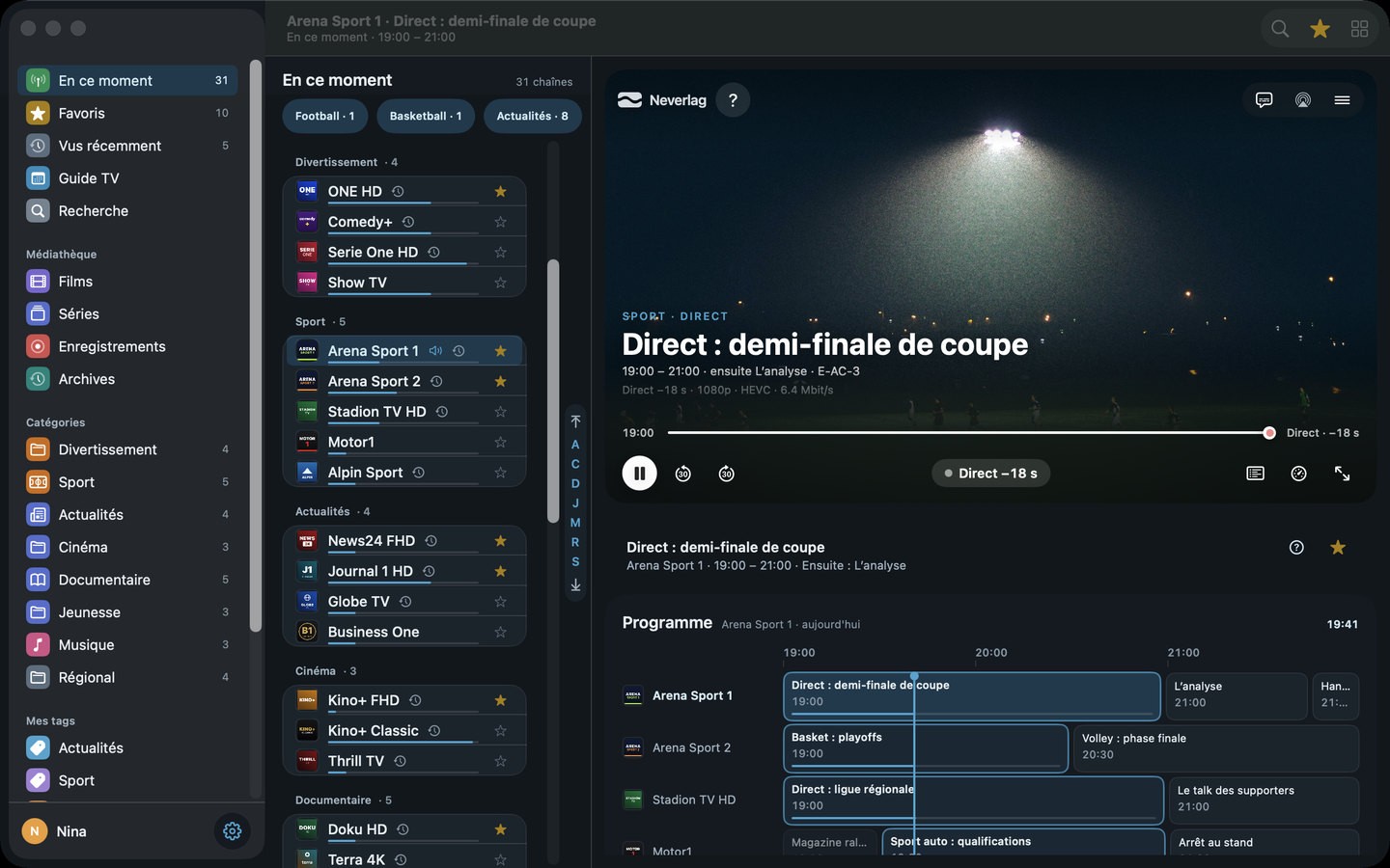Neverlag sur Mac : à gauche la barre latérale avec En ce moment, Favoris et Guide TV, puis la liste des chaînes avec filtres par thème, le lecteur et le programme